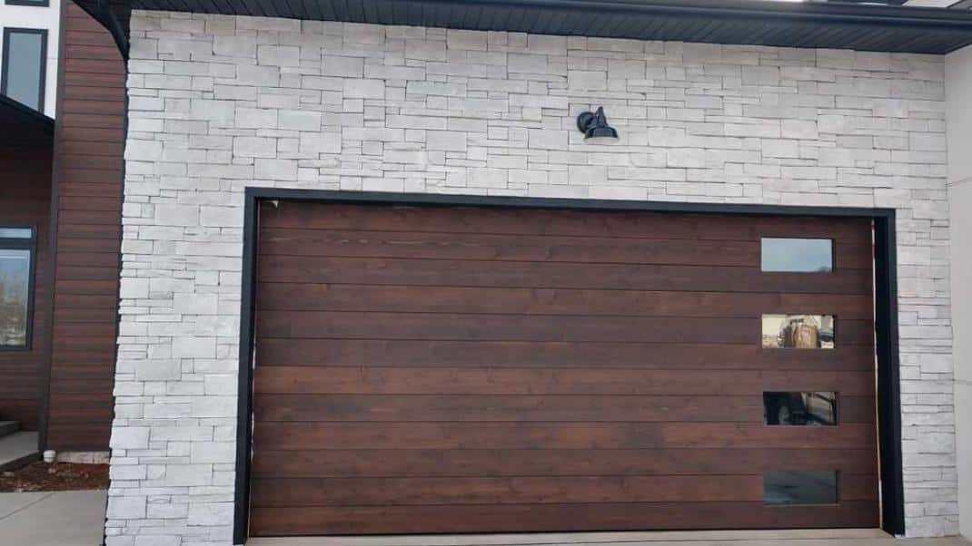 3-stone-veneer-garage Casa di Sassi Stone Veneer EZ Ledge