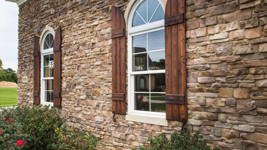 Casa-MonteLDGS-exterior A home exteriorm, featuring Casa di Sassi's Monte Ledgestone stone veneer.
